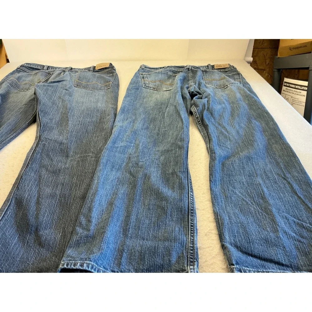 Pair Wrangler Jeans Co Mens Straight‎ Leg Denim Blue Wash Pants Casual Everyday